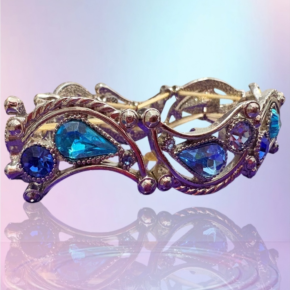 ✨ Vintage-Inspired Silver & Blue Gem Bracelet ✨
